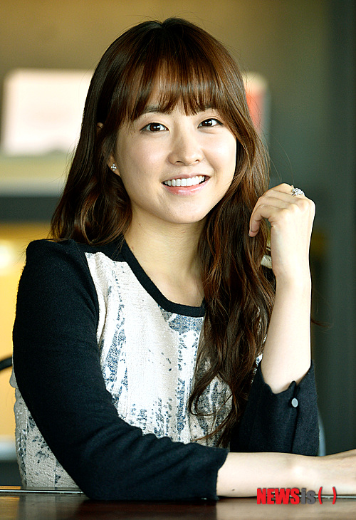 【서울=뉴시스】강진형 기자 = 영화 '늑대소년'의 배우 박보영이 29일 오후 서울 마포구 동교동 한 카페에서 인터뷰에 앞서 포즈를 취하고 있다.&nbsp; marrymero@newsis.com