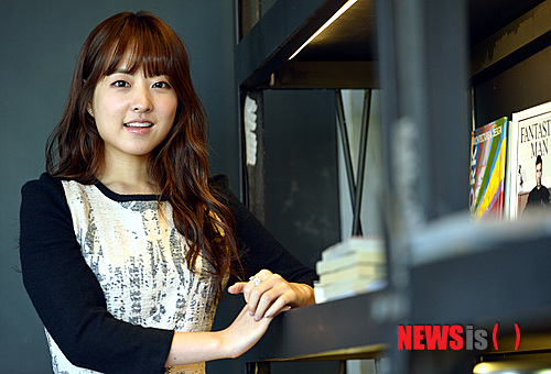 【서울=뉴시스】강진형 기자 = 영화 '늑대소년'의 배우 박보영이 29일 오후 서울 마포구 동교동 한 카페에서 인터뷰에 앞서 포즈를 취하고 있다.&nbsp;&nbsp; marrymero@newsis.com