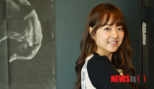 【서울=뉴시스】강진형 기자 = 영화 '늑대소년'의 배우 박보영이 29일 오후 서울 마포구 동교동 한 카페에서 인터뷰에 앞서 포즈를 취하고 있다.&nbsp; marrymero@newsis.com