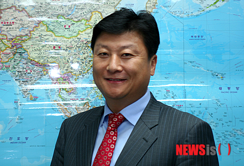 【평창=뉴시스】홍춘봉 기자 = 30일 강원 평창군 대화면 출신 김홍태 (주)테크데이타 대표이사는 내달 2~3일 이틀간 대화문화체육관에서 영유아, 아동, 가족 및 노인 1000여명을 대상으로 어린이 뮤지컬 공연과 노인 경로잔치를 개최한다고 밝혔다.(사진=평창군 제공)&nbsp;&nbsp;&nbsp; casinohong@newsis.com&nbsp;&nbsp;&nbsp;&nbsp;&nbsp;&nbsp;&nbsp;&nbsp;&nbsp;&nbsp;&nbsp;&nbsp;&nbsp; 