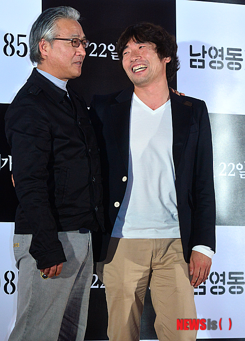 【서울=뉴시스】박문호 기자 = 배우 이경영(왼쪽)과 박원상이 5일 오후 서울 을지로 메가박스 동대문점에서 열린 영화 '남영동 1985(감독 정지영)'시사회에서 포즈를 취하고 있다.&nbsp; go2@newsis.com 