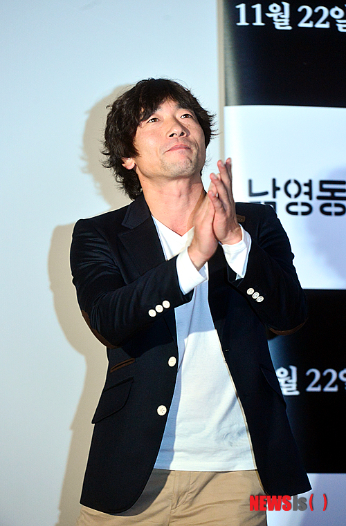 【서울=뉴시스】박문호 기자 = 배우 박원상이 5일 오후 서울 을지로 메가박스 동대문점에서 열린 영화 '남영동 1985(감독 정지영)'시사회에서 인사를 하고 있다.&nbsp; go2@newsis.com