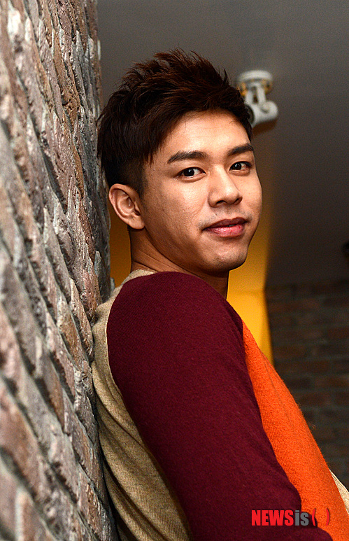 【서울=뉴시스】고범준 기자 = 영화 '돈 크라이 마미(감독 김용한)'의 배우 권현상이 5일 오후 서울 강남구 신사동 한 카페에서 인터뷰에 앞서 포즈를 취하고 있다.&nbsp;&nbsp; bjko@newsis.com