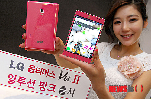 【서울=뉴시스】LG전자가 오는 8일부터 국내 이동통신 3사를 통해 '옵티머스 Vu: II 핑크(옵티머스 뷰 II)'를 선보인다고 7일 밝혔다. (사진=LG전자 제공)&nbsp; photo@newsis.com