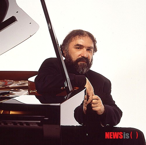 【서울=뉴시스】루마니아의 피아니스트 라두 루푸. 뉴시스DB.ashley85@newsis.com