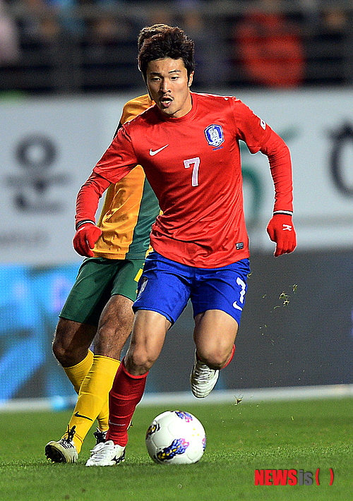 【화성=뉴시스】김인철 기자 = 14일 오후 경기 화성종합경기타운에서 열린 축구대표팀 평가전 대한민국과 호주의 경기에서 대한민국 박종우가 호주 수비를 피해 돌파를 시도 하고 있다.&nbsp; yatoya@newsis.com