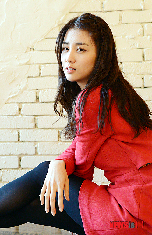 【서울=뉴시스】조수정 기자 = 영화 '음치클리닉' 배우 박하선이 26일 서울 삼청동 한 카페에서 뉴시스와의 인터뷰 전 포즈를 취하고 있다. 영화 음치클리닉은 오는 29일 개봉한다.&nbsp;&nbsp;&nbsp;&nbsp; chocrystal@newsis.com