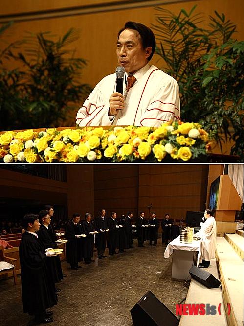 【서울=뉴시스】김정환 기자 = 정삼지 목사(제자교회 담임·사진)가 법정구속된 지 만 1년이 된 2일, 2300여명의 제자교회 신자들은 교회 주차장 ‘천막성전’에서 평상시와 다름없이 예배를 드렸다. 이날 예배에 참석한 신자 수는 평소 주일예배 때와 별 차이가 없었다.&nbsp; ace@newsis.com 