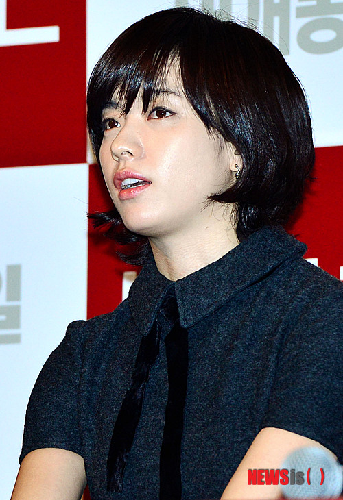 【서울=뉴시스】박문호 기자 = 배우 한효주가 3일 서울 행당동 CGV왕십리점에서 열린 영화 '반창꼬(감독 정기훈)' 언론시사회에서 소감을 말하고 있다. go2@newsis.com