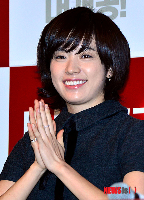 【서울=뉴시스】박문호 기자 = 배우 한효주가 3일 서울 성동구 행당동 CGV왕십리점에서 열린 영화 '반창꼬(감독 정기훈)' 언론시사회에 소감을 말하고 있다. go2@newsis.com