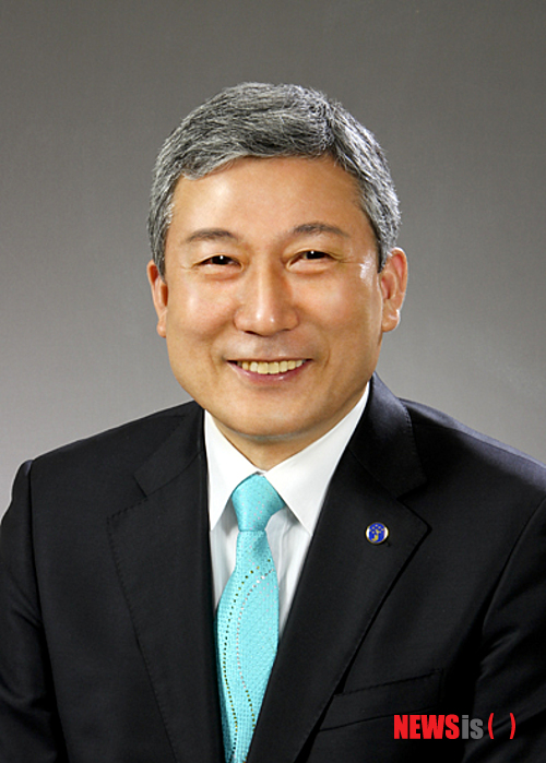 【전주=뉴시스】김운협 기자 = 4일 전주교육대학교는 2013년 개교 90주년을 맞아 다양한 기념행사를 준비하고 있다고 밝혔다. 사진은 유광찬 총장의 모습이다. (사진=전주교육대학교 제공)&nbsp; photo@newsis.com
