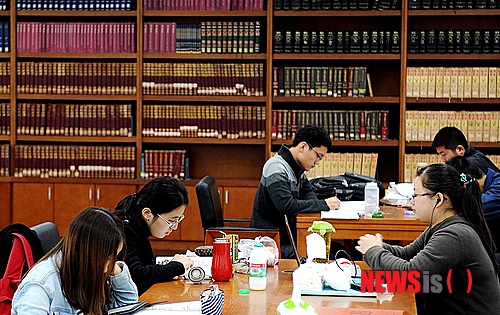 【서울=뉴시스】김정환 기자 = 세계전뇌학습아카데미(www.allbrain.co.kr)의 김용진 박사(교육심리학)가 15일 오전 10시부터 낮 12시30분까지 서울 종로 YMCA회관 6층에서 ‘자기주도 전뇌학습법’ 무료 공개강좌를 개최한다.&nbsp; ace@newsis.com