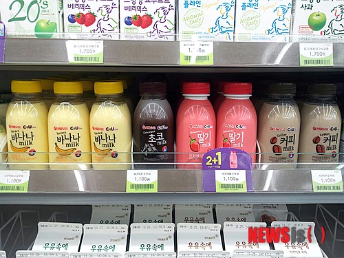 【서울=뉴시스】편의점 CU(옛 훼미리마트)가 2009년 서울우유협동조합과 공동으로 개발한 PB우유. 커피와 딸기, 바나나, 초코맛 등으로 구성돼 있다(사진제공=CU).
