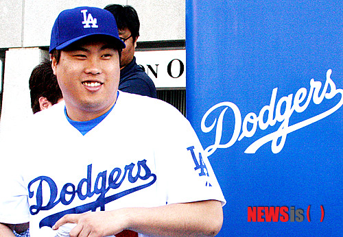 [로스앤젤레스,=뉴시스] LA 다저스와 계약했을 당시 류현진. (사진 = 뉴시스 DB)