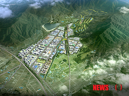 【장흥=뉴시스】송창헌 기자 = 분양가 인하를 놓고 1년 가까이 줄다리기를 해온 전남 장흥 바이오식품산업단지가 23일 3.3㎡당 분양가를 기존보다 15% 낮추는 파격적인 카드를 내놓았다. 사진은 장흥 바이오산단 조감도. (사진=전남개발공사 제공)&nbsp; goodchang@newsis.com