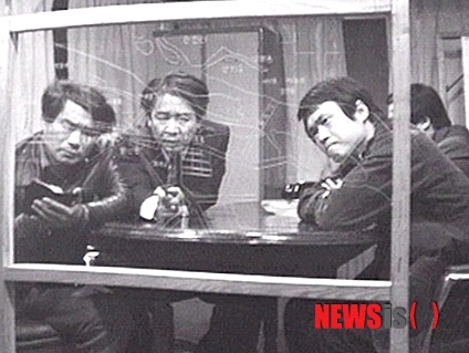 【서울=뉴시스】지상파 아날로그 방송이 31일 오전 4시 종료된다. 1956년 흑백TV 방송을 시작으로 아날로그 방송이 시작된 지 56년 만이다. (사진= MBC '수사반장' 캡쳐)&nbsp; photo@newsis.com 