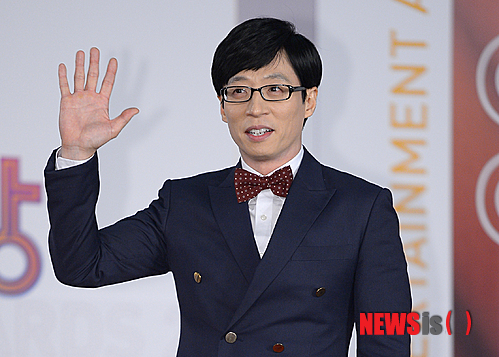 【서울=뉴시스】김인철 기자 = 개그맨 유재석이 30일 오후 서울 마포구 상암동 SBS프리즘타워에서 열린 2012 SBS 연예대상에서 포토타임을 갖고 있다.&nbsp; yatoya@newsis.com