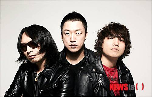 【서울=뉴시스】이재훈 기자 = 지난해 북미 투어콘서트를 성료한 인디 록밴드 '갤럭시 익스프레스'가 정규 3집 '갤럭시 익스프레스' 발표를 기념, 전국 투어를 펼친다.&nbsp; realpaper7@newsis.com