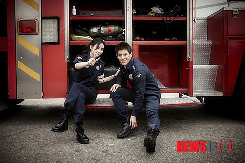 【서울=뉴시스】김정환 기자 = 고수(35) 한효주(26)의 멜로 ‘반창꼬’(감독 정기훈)가 4일 200만 관객을 돌파했다.&nbsp; ace@newsis.com