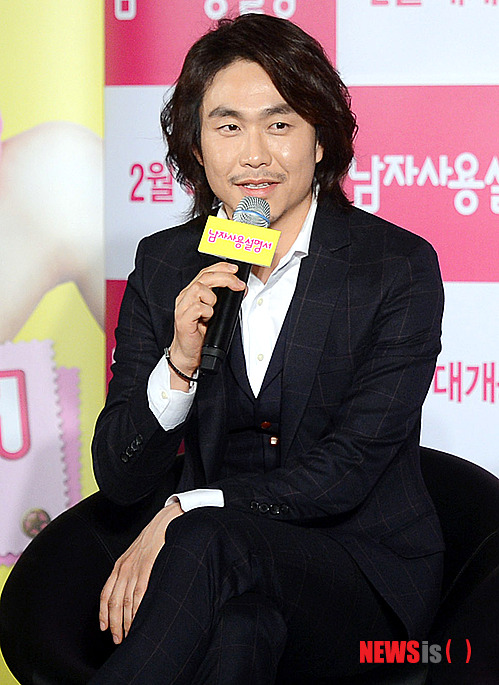 【서울=뉴시스】최동준 기자 = 15일 오전 서울 동대문 메가박스에서 열린 영화 '남자사용설명서' 제작보고회에서 배우 오정세가 취재진 질문에 답변하고 있다.&nbsp; photocdj@newsis.com