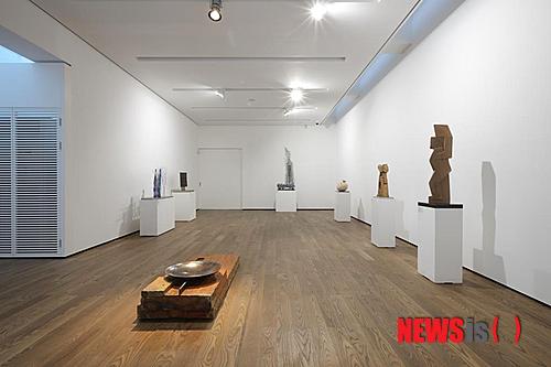 【서울=뉴시스】유상우 기자 = 서울 종로구 평창동 김종영미술관이 2월3일까지 ‘스승의 그림자 제자들의 빛’ 전을 연다.&nbsp; swryu@newsis.com 