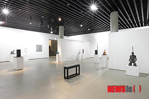 【서울=뉴시스】유상우 기자 = 서울 종로구 평창동 김종영미술관이 2월3일까지 ‘스승의 그림자 제자들의 빛’ 전을 연다.&nbsp; swryu@newsis.com 