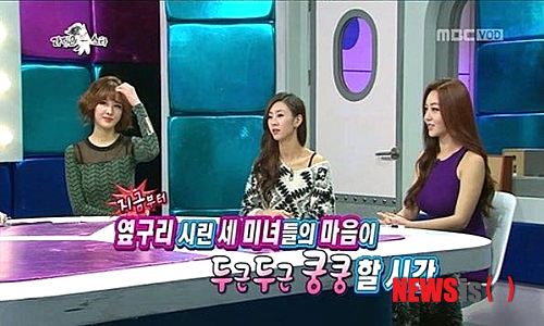 【서울=뉴시스】김정환 기자 = ‘옥타곤 걸’ 강예빈(30), 가수 지나(26), MC 박은지(30) 등 글래머 미녀 스타들을 앞세운 MBC TV 수요예능 ‘황금어장-라디오스타’가 다운로드 시장에서도 강세를 나타냈다. 7일 동영상 웹하드 송사리에서 가장 많이 다운로드된 예능 프로그램은 ‘라디오스타’다. 강예빈, 지나, 박은지가 출연해 성형과 루머들에 관한 솔직하고 거침없는 입담을 펼쳤다. 이날 방송은 본방송에서 시청률 7.9%(닐슨코리아 전국기준)를 기록했다. 전 주 8.5%에서 0.6%포인트 하락한 수치다. 같은 시간대에 KBS 2TV가 축구 국가대표팀이 유럽의 강호 크로아티아와 벌인 평가전을 생중계하면서 시청률 10.6%를 챙겨간 여파다. 축구와 라디오스타 중 축구를 선택한 남성 시청자들이 뒤늦게 이들의 출연사실을 알고 앞다퉈 다운로드로 몰려든 것으로 보인다. 2위는 SBS TV 수요예능 ‘짝’이 차지했다. 3위에는 KBS 2TV 화요예능 ‘달빛프린스’가 랭크됐다. 수요 예능프로그램들의 등장으로 전날 1위에서 순위가 하락하기는 했지만 더 떨어지지 않은 것은 초대손님 탤런트 이보영(33)이 가져온 ‘서영이 효과’ 덕이다. ace@newsis.com