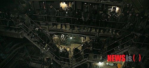 【서울=뉴시스】김태은 문화전문기자 = 그야말로 전 분야에서 북유럽 스타일이 유행을 선도하고 있다. 세계에서 가장 국민 행복도가 높다는 북유럽식 사회민주주의와 복지정책, 남녀평등정책을 본보기로 삼는 국가들이 늘어나고 있고 인테리어와 가구, 식기, 패션 등 디자인 분야에서도 심플하고 실용적이면서도 세련된 스칸디나비아풍이 대세다. tekim@newsis.com