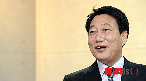 【서울=뉴시스】조수정 기자 = 분당스카이캐슬추모공원 최영 대표가 14일 서울 충무로 뉴시스 본사에서 인터뷰를 하고 있다.&nbsp;&nbsp;&nbsp; chocrystal@newsis.com