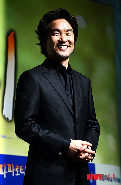【서울=뉴시스】전신 기자 = 18일 서울 서교동 인터파크아트센터에서 열린 영화 '파파로티' 제작보고회에서 배우 한석규가 포즈를 취하고 있다.&nbsp; photo1006@newsis.com