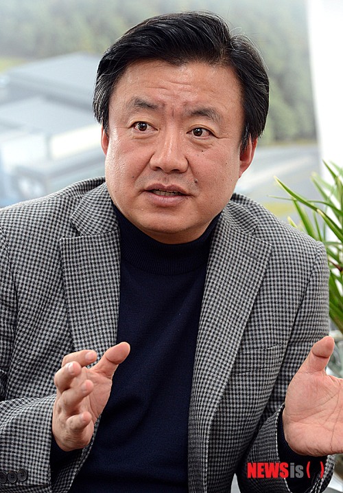 【대전=뉴시스】홍성후 기자 = 대전문화산업진흥원 이효정 원장이 지난 14일 대전 유성구 대전문화산업진흥원에서 가진 뉴시스와의 인터뷰에서 '대전이 영화를 촬영하기 최적의 장소'라는 자신의 생각을 말하고 있다.&nbsp;&nbsp; hippo@newsis.com