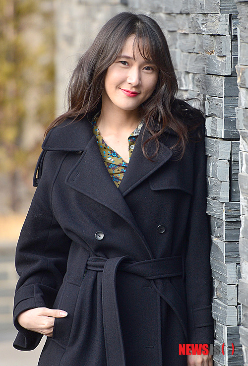 【서울=뉴시스】최동준 기자 = 가수 정란이 25일 오후 서울 충무로 뉴시스에서 인터뷰 후 포즈를 취하고 있다.&nbsp;&nbsp; photocdj@newsis.com