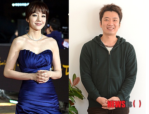 【서울=뉴시스】김정환 기자 = 만 34세 동갑내기 조성희 감독과 영화배우 임수정이 장애인을 위해 손을 잡았다. 타이완 영화 ‘터치 오브 라이트’(감독 장영치)의 배리어 프리 버전을 만든다. 시각장애인을 위한 화면 해설과 청각장애인을 위한 한국어 자막을 넣어 장애인과 비장애인이 함께 즐길 수 있도록 한 영화다. ‘터치 오브 라이트’는 천재 시각장애 피아니스트 황유시앙(26·황유상)이 대학에 입학한 뒤 세상과 소통을 시작하며 불가능해 보였던 꿈을 이루기 위해 가슴 벅찬 도전을 하는 과정을 그렸다. 실화를 담은 영화인만큼 배리어프리 버전 제작의 의미가 크다. 조 감독은 목소리 연출, 임수정은 화면 해설을 맡는다. 지난해 665만명이 넘는 관객을 모은 판타지 멜로 ‘늑대소년’을 통해 입증된 조 감독의 섬세한 연출력과 임수정의 차분하고 안정감 있는 목소리의 만남이라 관객들에게 오리지널 버전 이상의 감동을 선사할 것으로 기대를 모으고 있다. 임수정은 “일반적인 내레이션과 달리 관객들이 음성해설 만으로 진짜 영화를 보는 것처럼 즐길 수 있도록 원작품의 색깔을 섬세하게 담아내야 했기 때문에 작업 자체가 쉽지 않았다”면서도 “기분 좋고 의미 있는 작업이었다. 이번 기회를 통해 배리어프리버전 영화가 많은 시청각 장애인들뿐 아니라 비장애인 관객 여러분들에게도 더 널리 알려질 수 있었으면 좋겠다. 앞으로도 배리어프리버전 영화 제작에 많은 분들의 관심과 참여가 이어지길 바란다”고 전했다. 앞서 안상훈(38) 이한(43) 등 감독과 최강희(36) 유다인(29) 한효주(26) 김동욱(30) 등 스타들의 재능기부로 영화 ‘완득이’, ‘그대를 사랑합니다’, ‘블라인드’, ‘도가니’, 만화영화 ‘마당을 나온 암탉’ 등의 배리어프리버전이 제작됐으나 종영 이후였다. 개봉에 맞춰 배리어프리 버전이 제작되는 것은 이례적이다. ‘터치 오브 라이트’는 제63회 베를린국제영화제 (제너레이션)경쟁작, 제17회 부산국제영화제 관객상 수상, 제25회 도쿄국제영화제 공식 초청작 등으로 세계인에게 감동을 전했다. 배리어프리 버전 역시 오리지널 버전과 함께 14일 개봉한다. ace@newsis.com