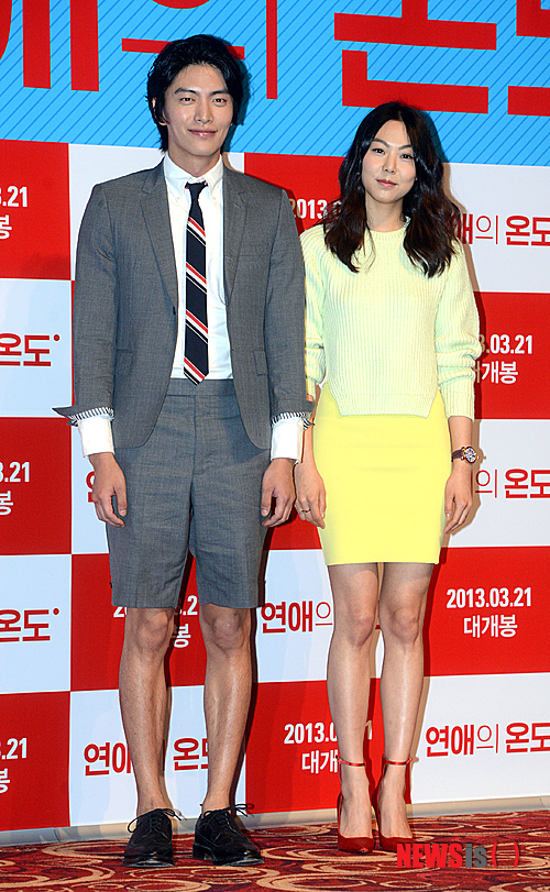 【서울=뉴시스】박상훈 기자 = 11일 오후 서울 광진구 롯데시네마 건대입구점에서 열린 영화 '연애의 온도' 언론시사회에서 배우 이민기, 김민희가 포즈를 취하고 있다.&nbsp; hyalinee@newsis.com