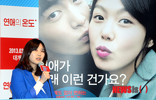 【서울=뉴시스】박상훈 기자 = 11일 오후 서울 광진구 롯데시네마 건대입구점에서 열린 영화 '연애의 온도' 언론시사회에서 노덕 감독이 취재진의 질문에 답하고 있다.&nbsp; hyalinee@newsis.com