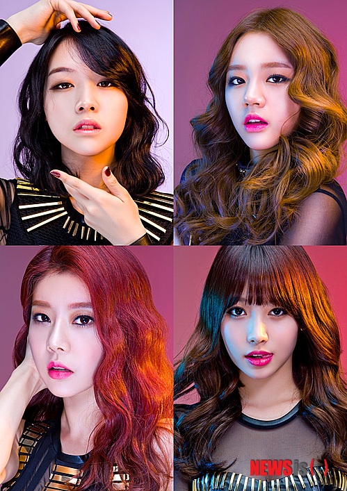 【서울=뉴시스】이재훈 기자 = 그룹 '걸스데이'가 데뷔 2년8개월 만에 첫 정규앨범 '기대'를 발표했다. 걸스데이의 히트곡 '반짝반짝'을 작곡한 남기상이 총 프로듀서를 맡았다. 걸스데이 멤버들의 자작곡을 포함해 신곡 6곡과 기존에 발표한 싱글·미니앨범 타이틀곡 6곡 등 총 14곡이 수록됐다. 남기상이 작사·작곡한 타이틀곡 '기대해'는 아날로그와 일렉트로닉이 조합된 하이브리드 사운드를 표방한다. 바람둥이 같지만 멋진 남자를 자신의 연인으로 만들고픈 여성의 심리를 담았다. 멤버 소진(27)이 작사·작곡한 '걸스데이 월드', 멤버 전원이 작사에 참여한 '아이 돈트 마인드' 등도 눈길을 끈다. 매니지먼트사 드림티엔터테인먼트는 "이번 앨범 콘셉트는 블랙과 레드의 조화"라면서 "절제된 섹시미를 표현하려고 했다"고 말했다. 걸스데이는 "드디어 정규앨범을 발표하다니 감동 그 자체"라면서 "정말 열심히 만든 만큼 이번 앨범으로 1등 한번 해보고 싶다"고 바랐다. 2010년 7월 싱글앨범 '갸우뚱'으로 데뷔한 걸스데이는 그간 미니앨범 2장, 디지털싱글 5장, 스페셜 싱글 2장, 작곡가 프로젝트앨범 참여 2장, 드라마 OST 4장 등 총 15장의 앨범을 발표했다. realpaper7@newsis.com