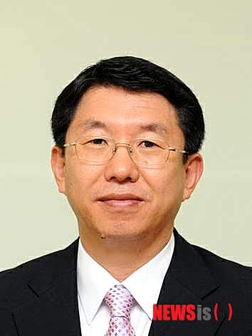 【서울=뉴시스】박근혜 대통령이 15일 오후 검찰총장, 국세청장 등 정무직 인사를 발표했다. 해양경찰청장에 김석균 해양경찰청 차장을 내정했다. (사진=청와대 제공) photo@newsis.com