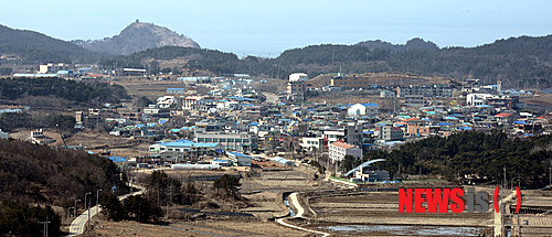 【백령도=뉴시스】홍찬선 기자 = 16일 인천 옹진군 백령도 원기원산에서 바라본 진촌리 마을. 2013.03.16. mania@newsis.com