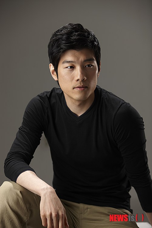 【청주=뉴시스】박재원 기자 = 충청대학교는 1988년 서울올림픽 개막식의 ‘굴렁쇠 소년’으로 알려진 윤태웅 교수가 대학 방송연예과에서 연기수업을 한다고 25일 밝혔다. (사진=충청대 제공) photo@newsis.com