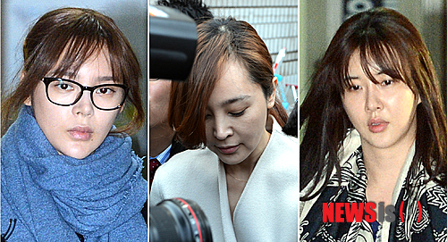 【서울=뉴시스】최동준·조성봉 기자 = 프로포폴 불법투약 혐의를 받고 있는 배우 박시연, 이승연, 장미인애(왼쪽부터)가 25일 오전 서울 서초동 서울중앙지방법원에 첫 공판을 받기 위해 출석했다.&nbsp; photocdj@newsis.com suncho21@newsis.com