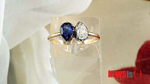 【서울=뉴시스】나폴레옹이 프랑스 황제가 되기 전 야심만만한 젊은 장교일 때 조세핀의 마음을 사로잡기 위해 사준 약혼반지 '너와 나'(toi et moi)가 24일 경매에서 94만9000달러에 낙찰됐다. 나폴레옹은 당시 이 반지를 사기 위해 자신의 전 재산을 탕진한 것으로 알려졌다. <사진 출처 : 미 ABC 방송 웹사이트>