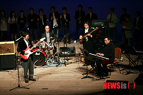 【광주=뉴시스】류형근 기자 = 광주문화재단은 28일 오후 7시30분 광주 남구 빛고을아트스페이스에서 동요와 오페라가 재즈로 연주되는 목요상설무대 첫번째 공연 '박종화와 재즈의 밤'을 선보인다고 26일 밝혔다.(사진=광주문화재단 제공)&nbsp; hgryu77@newsis.com 