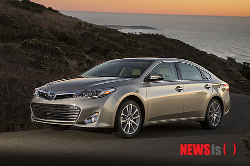 【서울=뉴시스】토요타는 28일 일산 킨텍스에서 개막한 '2013 서울모터쇼'에서 올 3분기 국내 출시를 앞둔 플래그십 세단인 아발론을 아시아 최초로 공개했다. (사진= 토요타 제공)&nbsp; photo@newsis.com