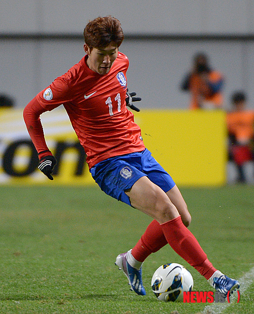 【서울=뉴시스】김인철 기자 = 26일 오후 서울월드컵경기장에서 열린 2014 브라질월드컵 최종예선 5차전 대한민국과 카타르의 경기에서 손흥민이 드리블을 하고 있다.&nbsp; yatoya@newsis.com
