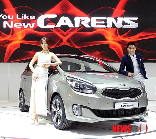 【서울=뉴시스】기아자동차는 28일 일산 킨텍스에서 개막한 서울모터쇼 프레스데이 행사에서 '올 뉴(All New) 카렌스'를 공식 출시했다. (사진= 기아자동차 제공)&nbsp;&nbsp; photo@newsis.com