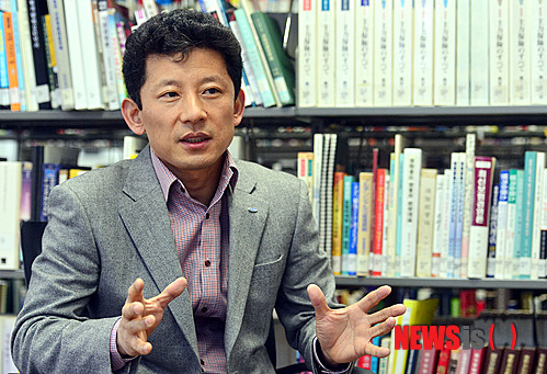 【서울=뉴시스】최동준 기자 = 박기출 삼성생명 은퇴연구소장이 2일 서울 중구 태평로 삼성생명에서 뉴시스와 인터뷰를 갖고 있다.&nbsp;&nbsp; photocdj@newsis.com