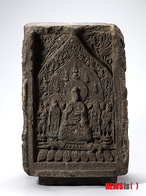 【청주=뉴시스】김기준 기자 = 국립청주박물관(관장 윤성용)은 국내 최초로 금석문 판독 신기술인 RTI(반사율 변환 이미지)촬영을 통해 '계유명전씨아미타불비상'(국보 제108호)에 새겨진 글자 가운데 20여 글자를 판독하거나 새로 찾아냈다고 12일 밝혔다. (사진=국립청주박물관 제공) photo@newsis.com