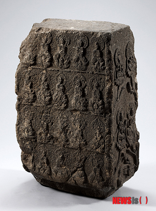 【청주=뉴시스】김기준 기자 = 국립청주박물관(관장 윤성용)은 국내 최초로 금석문 판독 신기술인 RTI(반사율 변환 이미지)촬영을 통해 '계유명전씨아미타불비상'(국보 제108호)에 새겨진 글자 가운데 20여 글자를 판독하거나 새로 찾아냈다고 12일 밝혔다. (사진=국립청주박물관 제공) photo@newsis.com