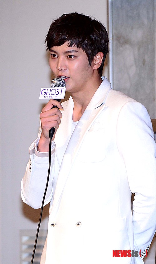【서울=뉴시스】전신 기자 = 15일 오후 서울 플라자호텔에서 열린 뮤지컬 '고스트' 제작발표회에서 주원이 인사말을 하고 있다.&nbsp; photo1006@newsis.com