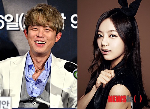 【서울=뉴시스】이재훈 기자 = 1990년대 후반을 풍미한 그룹 'HOT' 출신 토니 안(35)과 그룹 '걸스데이' 멤버 혜리(19)가 열애 중이다. 16일 양측에 따르면, 이들은 지난달부터 교제를 시작했다. 양 소속사는 "두 사람이 좋은 감정을 가지고 막 서로를 알아가는 단계"라고 확인했다. TV 음악·예능 프로그램에서 만나 친분을 쌓다 밝은 혜리의 모습에 호감을 느낀 토니안이 먼저 구애하면서 연인 사이로 발전한 것으로 알려졌다. 한편, 1세대 아이돌로 통하는 토니안은 TN엔터테인먼트 대표로 연예 사업을 하고 있다. 요식업, 교복 사업에도 손을 대며 다방면에서 활약 중이다. QTV 예능프로그램 '20세기 미소년'에 출연 중이다. 2010년 걸스데이의 EP 앨범 '걸스데이 파티 #1'으로 데뷔한 혜리는 멤버들과 함께 '반짝반짝' 등의 히트곡을 냈다. 올해 건국대 영화과에 입학했으며 지난달 14일 걸스데이 첫 정규앨범 '기대해'로 활동 중이다. realpaper7@newsis.com